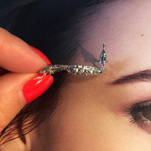 🌟 Beautiful White Gold Plated Butterflies Earrings - Picture 6 of 6